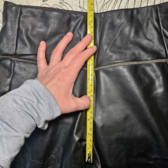 EUC Athleta All Over Gleam Tight Faux Leather Leggings Tight Black Xsmall - Picture 11 of 13